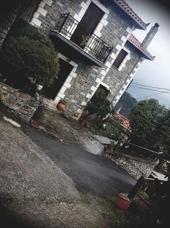 Malevos Traditional Houses - Suite With Garden View