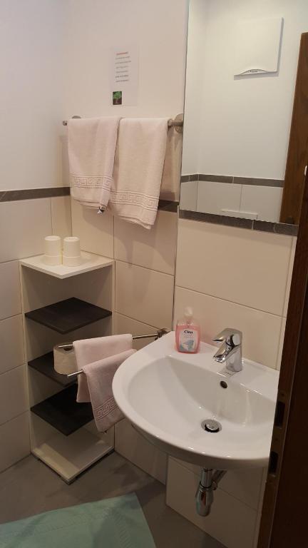 Koupelna v ubytování Hotel Pension Oswald