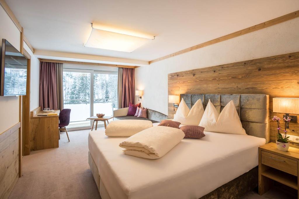 Postel nebo postele na pokoji v ubytování Gasthof Ellmauer Hof