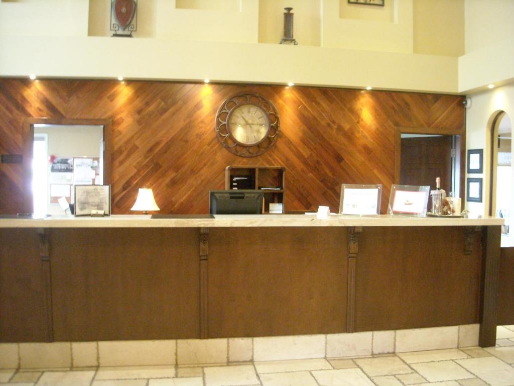 Vstupní hala nebo recepce v ubytování Hotel Brossard