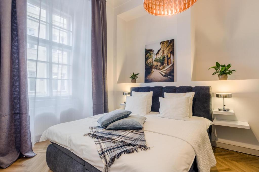 Royal Route Residence - 16