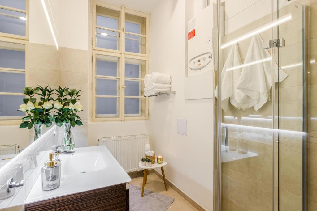 Royal Route Residence - 9