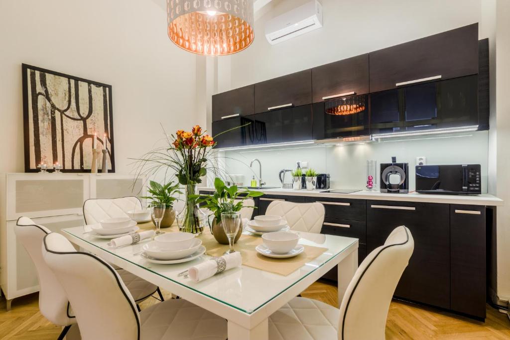 Royal Route Residence - 3