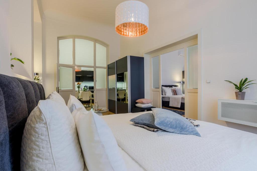 Royal Route Residence - 7