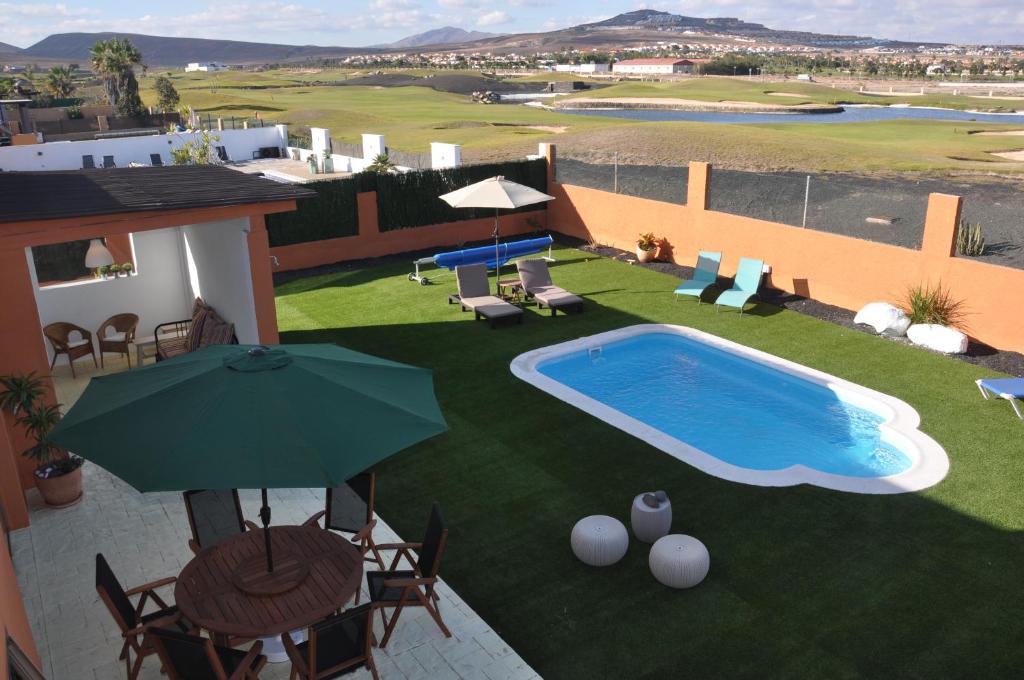 an overhead view of a backyard with a swimming pool at ECO Villa White Suite with climatized pool in Caleta De Fuste