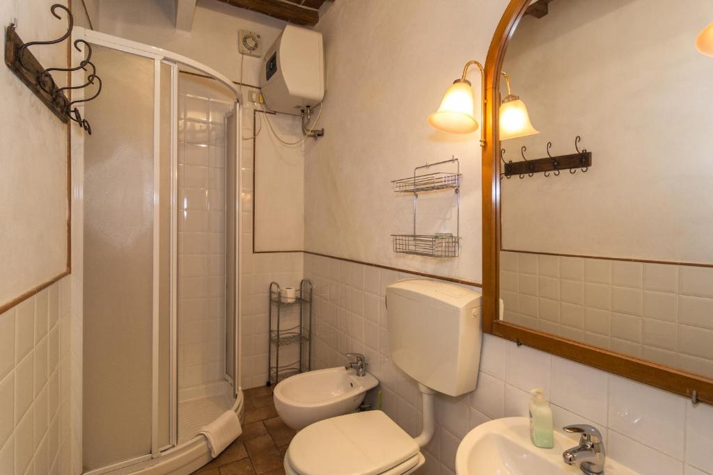 Koupelna v ubytování B&B Due Borghi