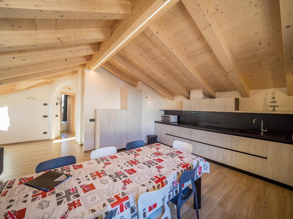 Kuchnia lub aneks kuchenny w obiekcie Apartments & Rooms MyHolidayLivigno
