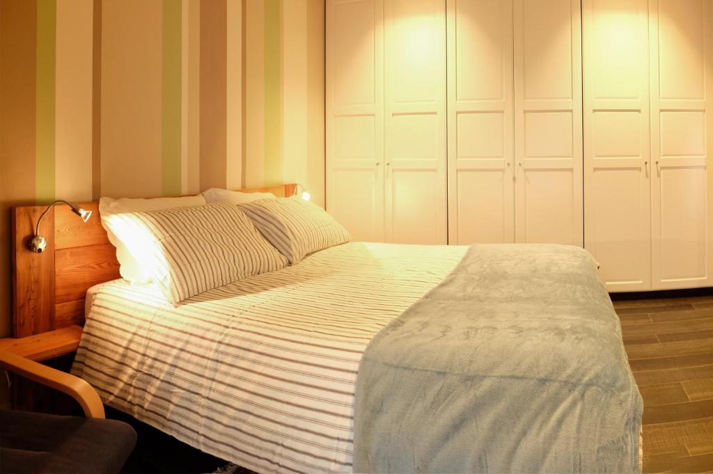 A bed or beds in a room at Casa Monet
