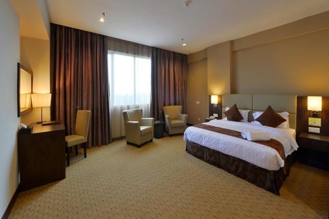 Postel nebo postele na pokoji v ubytování Lintas View Hotel