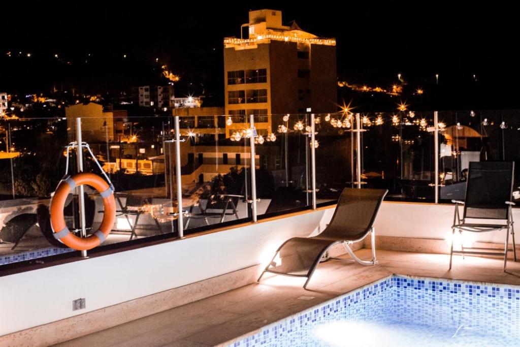 Bazén v ubytování Hotel Grand H&R nebo v jeho okolí