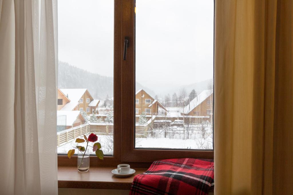 Nespecifikovaný výhled na hory nebo výhled na hory při pohledu z hotelu