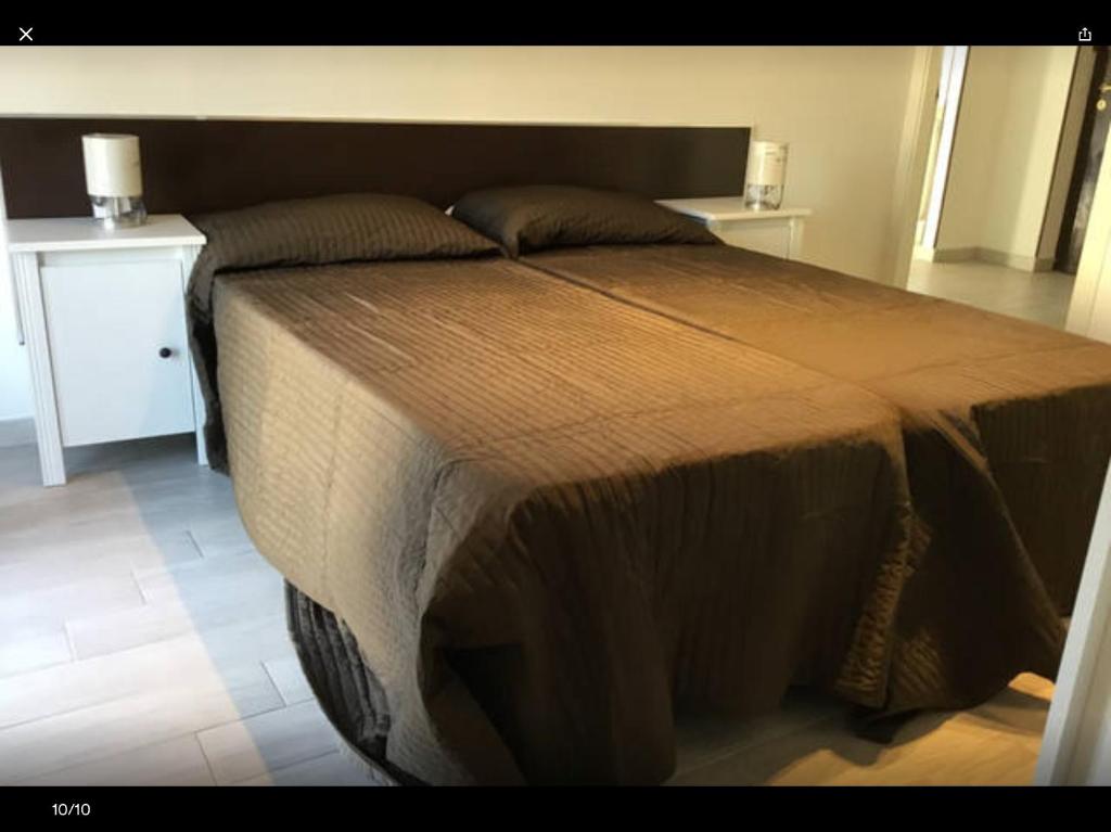 パヴィアにあるIL Turistaの大型ベッド1台(2泊用スタンド付)
