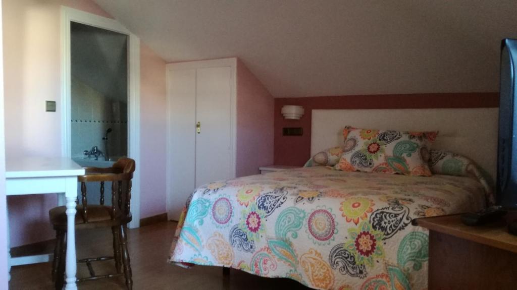 Postel nebo postele na pokoji v ubytování Hostal Don Jaime I y II