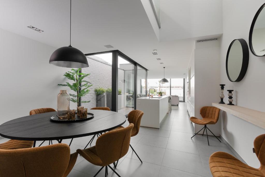 a kitchen and dining room with a table and chairs at Sky & Sand 2 - Free parking - Free bikes - EVcharging in Bruges