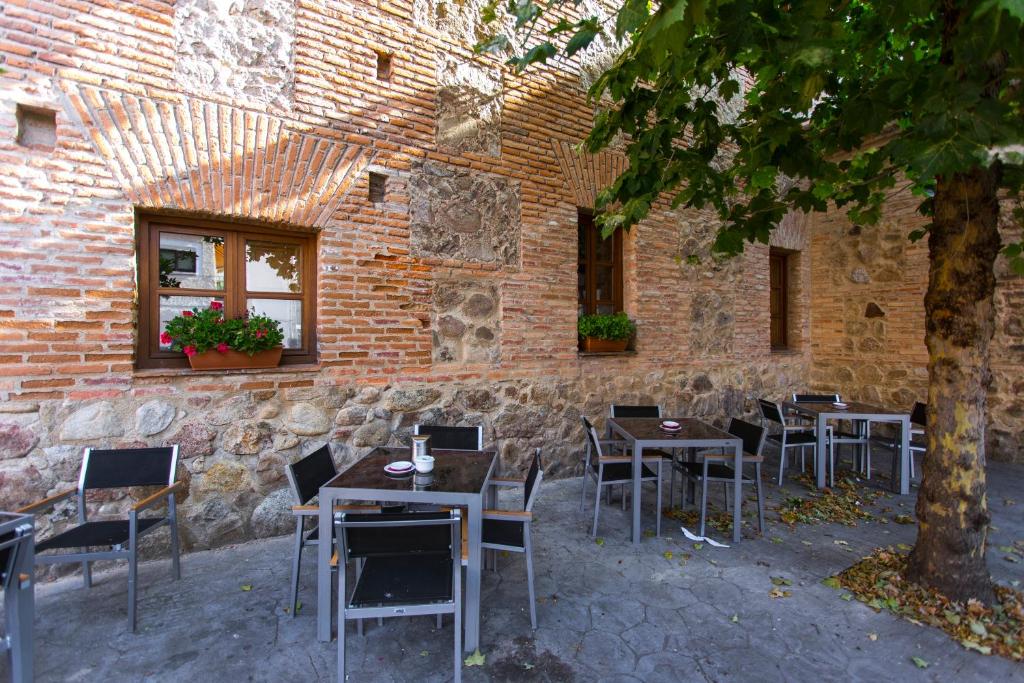 Un restaurante o sitio para comer en Hotel Valle del Ambroz