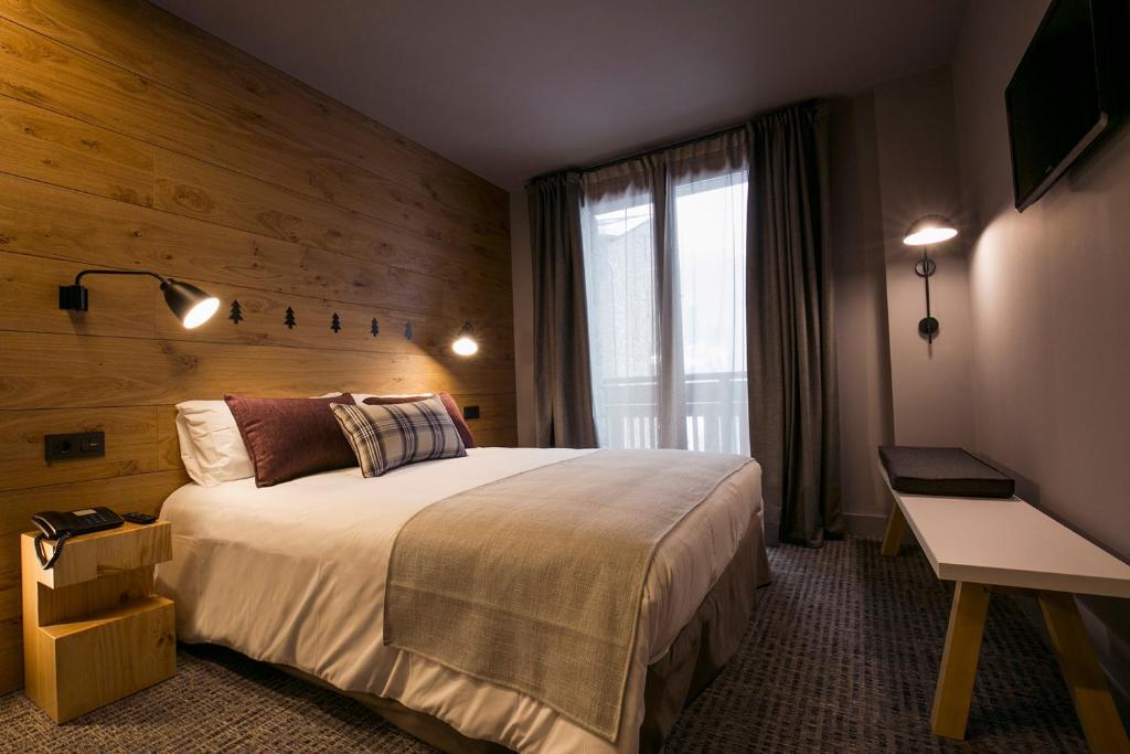 Postel nebo postele na pokoji v ubytování Hotel Xalet Montana