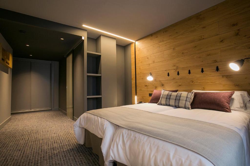 Postel nebo postele na pokoji v ubytování Hotel Xalet Montana