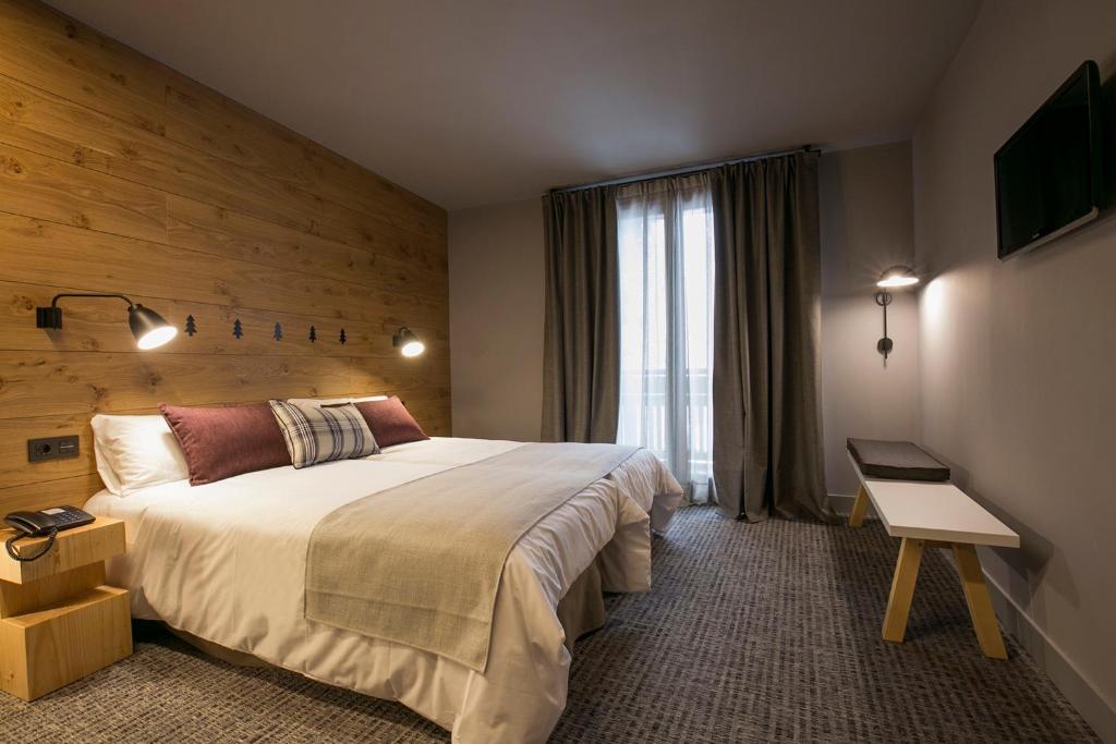 Postel nebo postele na pokoji v ubytování Hotel Xalet Montana