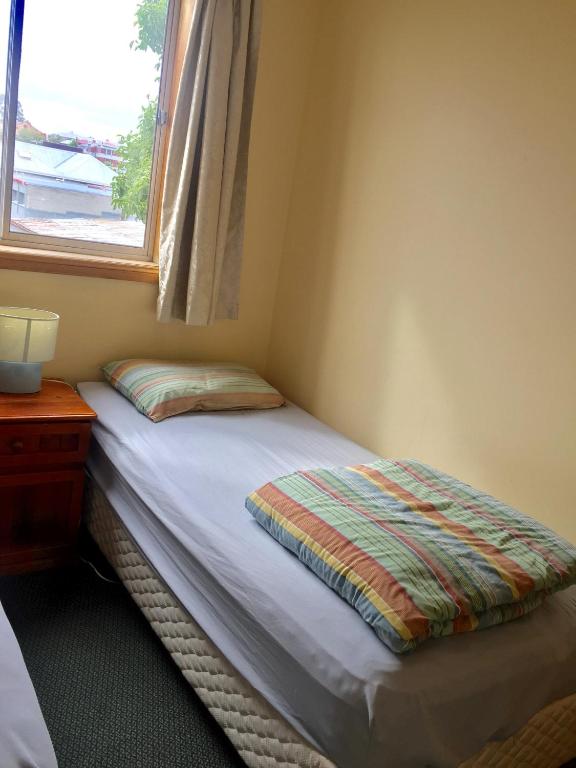 Postel nebo postele na pokoji v ubytování Narrara Backpackers Hobart