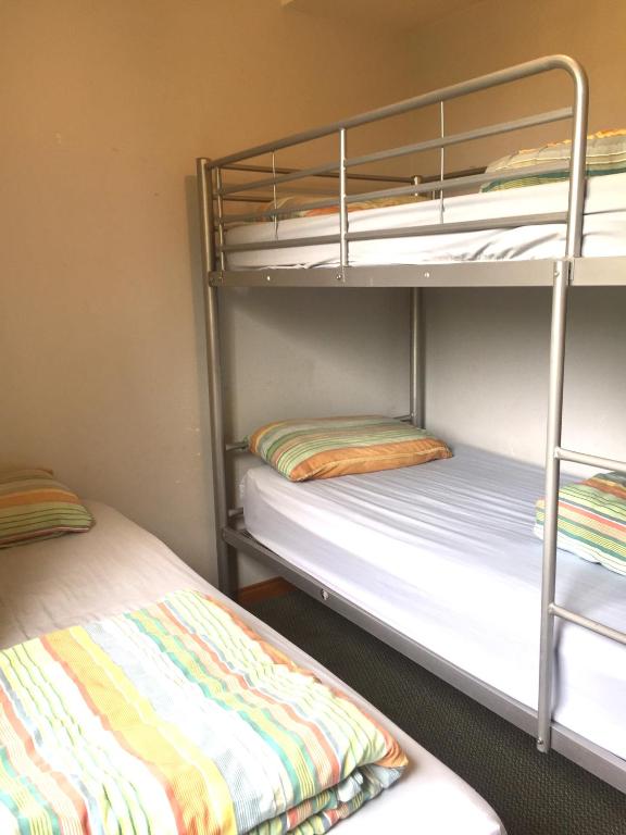 Postel nebo postele na pokoji v ubytování Narrara Backpackers Hobart
