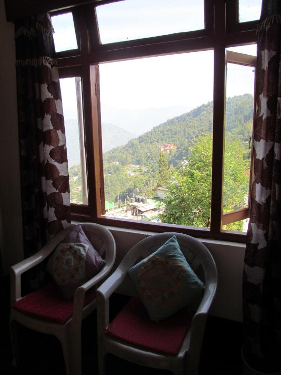 Nespecifikovaný výhled na hory nebo výhled na hory při pohledu z hotelu