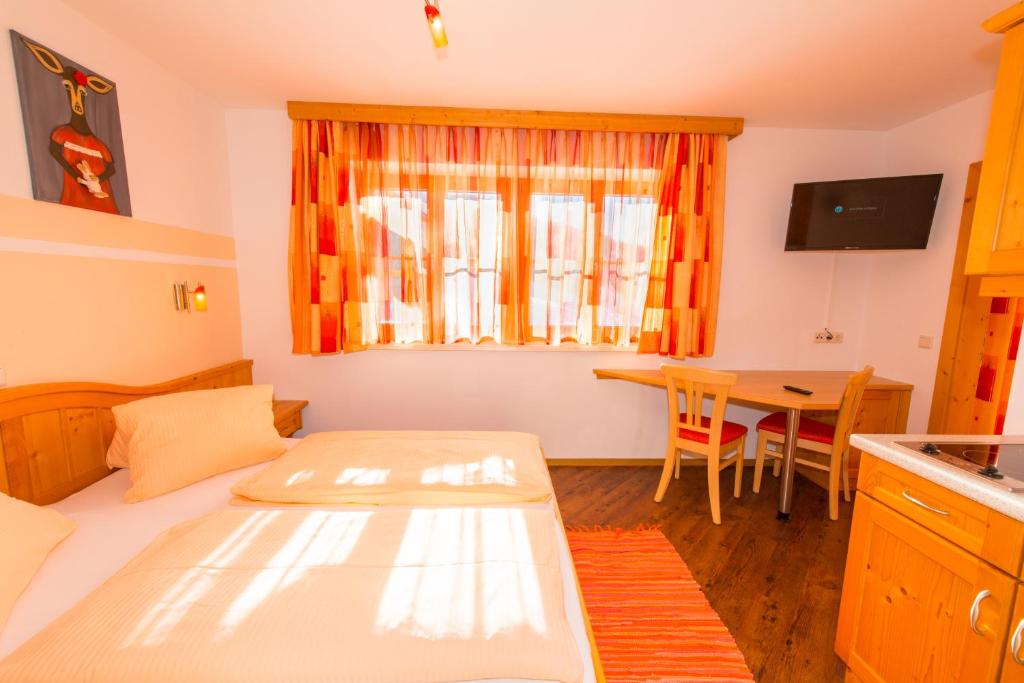 A bed or beds in a room at Maria's Sonnenquartier