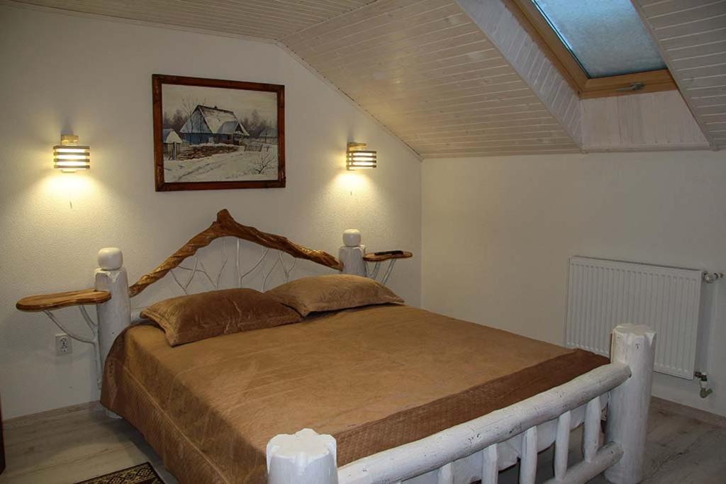 Postel nebo postele na pokoji v ubytování Cottage "Pyate Koleso"