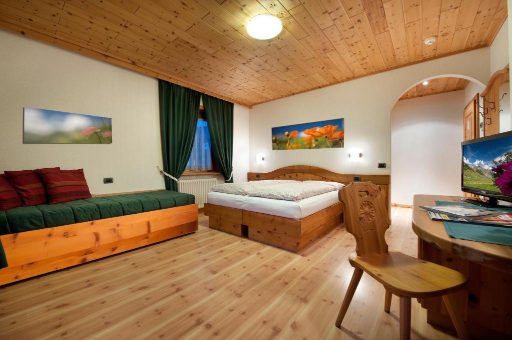 Postel nebo postele na pokoji v ubytování Hotel Duc De Rohan