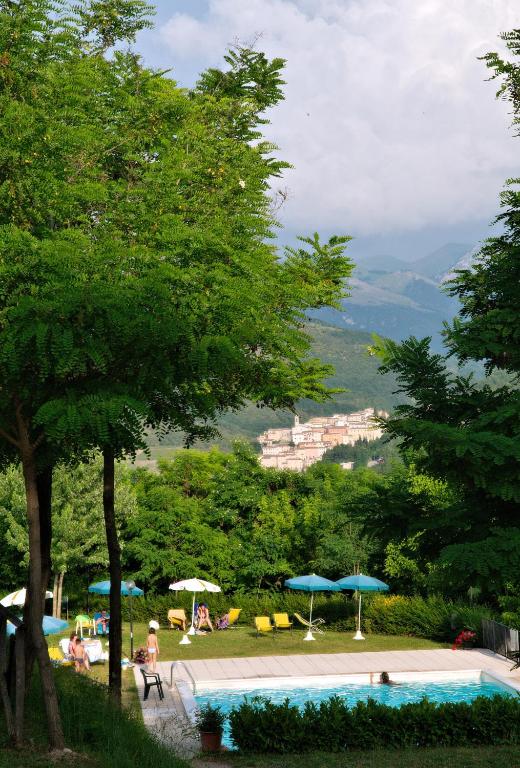 Bazén v ubytování La Locanda del Collaccio nebo v jeho okolí
