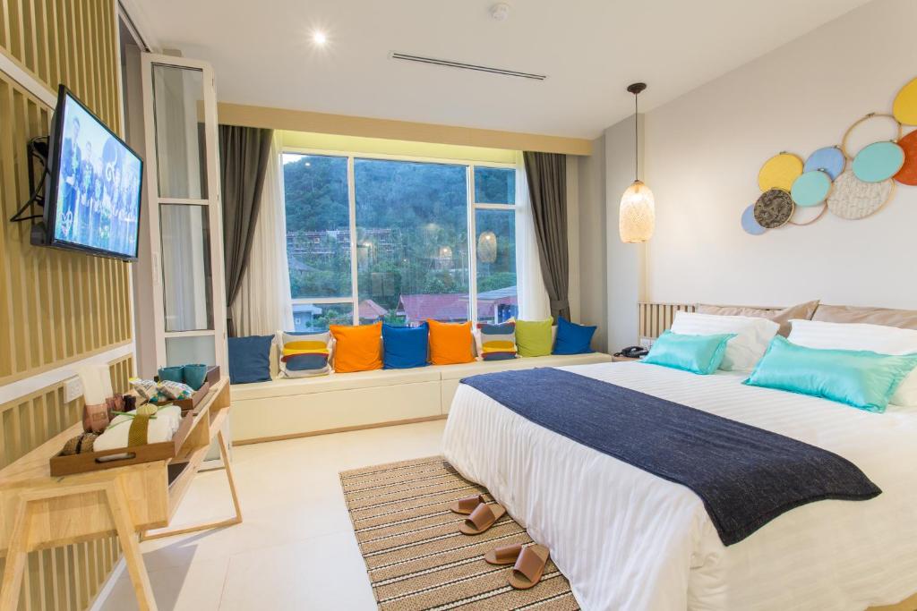 Postel nebo postele na pokoji v ubytování LaRio Hotel Krabi-SHA Extra Plus