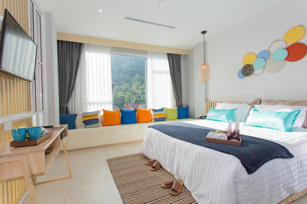 Postel nebo postele na pokoji v ubytování LaRio Hotel Krabi-SHA Extra Plus