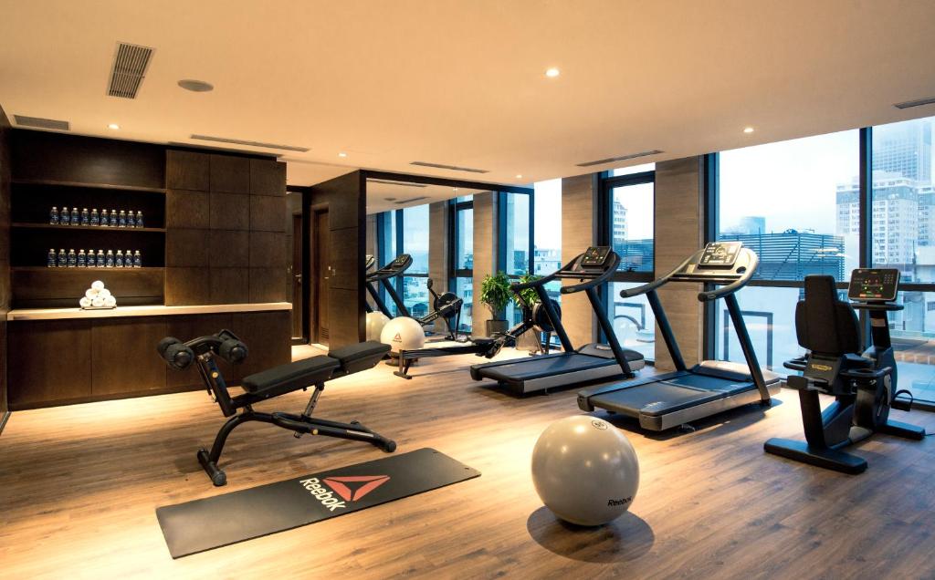 Fitness centrum a/nebo fitness zařízení v ubytování New Orient Hotel Da Nang