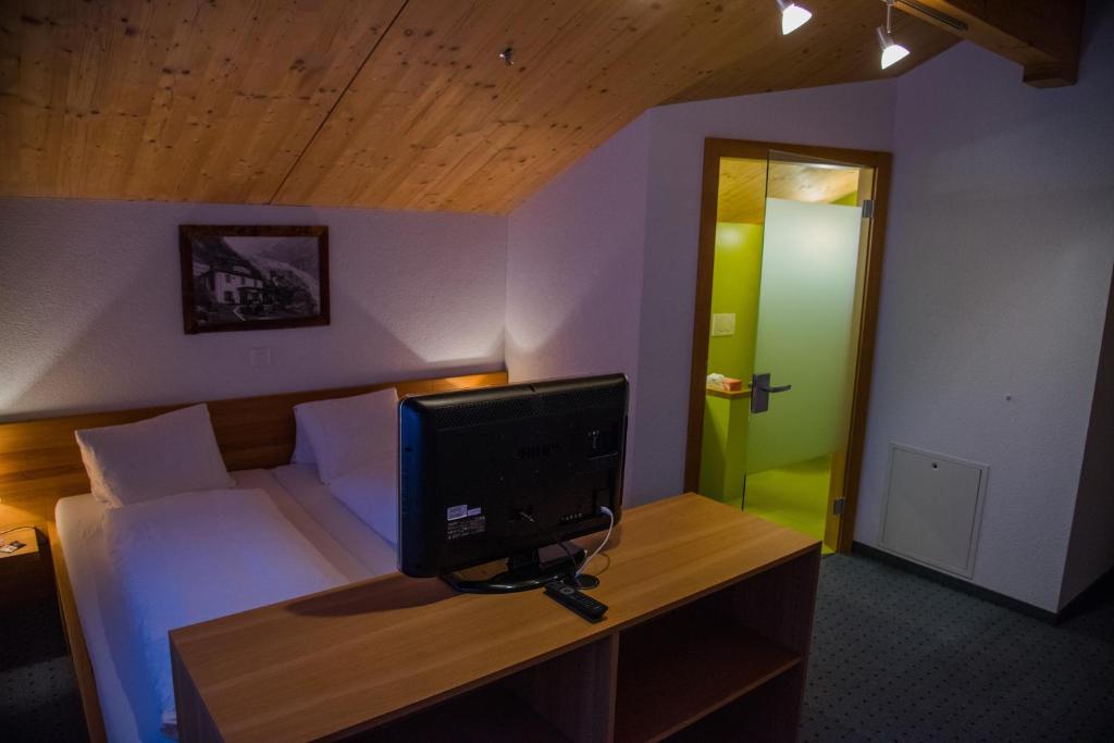 TV a/nebo společenská místnost v ubytování Hotel Wetterhorn