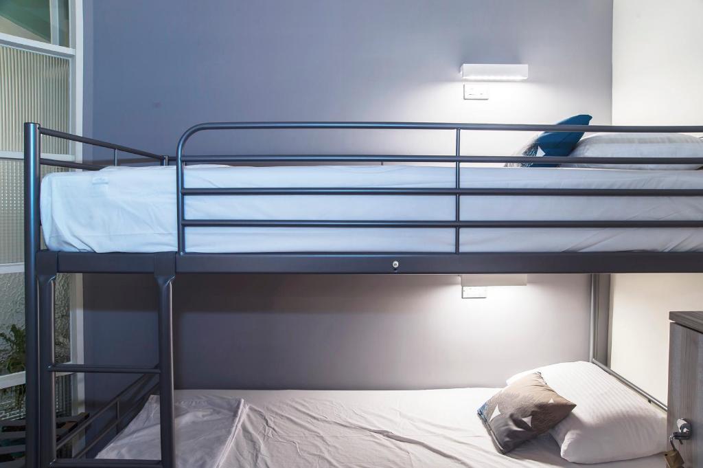 Postel nebo postele na pokoji v ubytování Tainan Gu Hostel