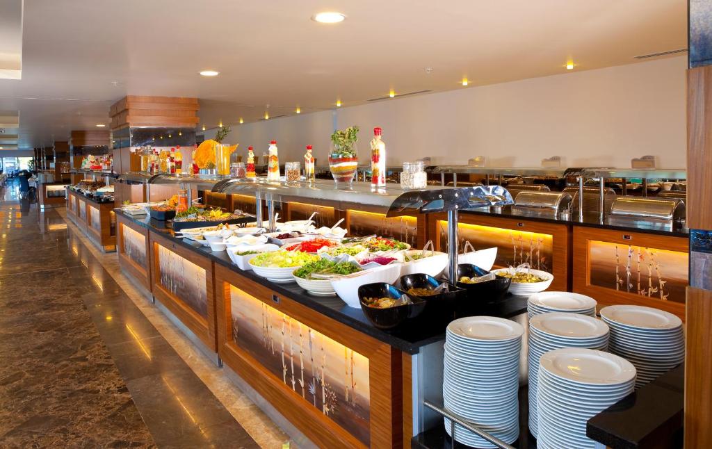 Een restaurant of ander eetgelegenheid bij Venosa Beach Resort & Spa - All Inclusive