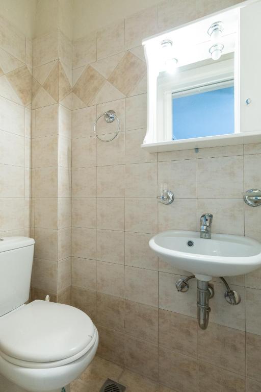 Koupelna v ubytování Holargos Metro Rooms