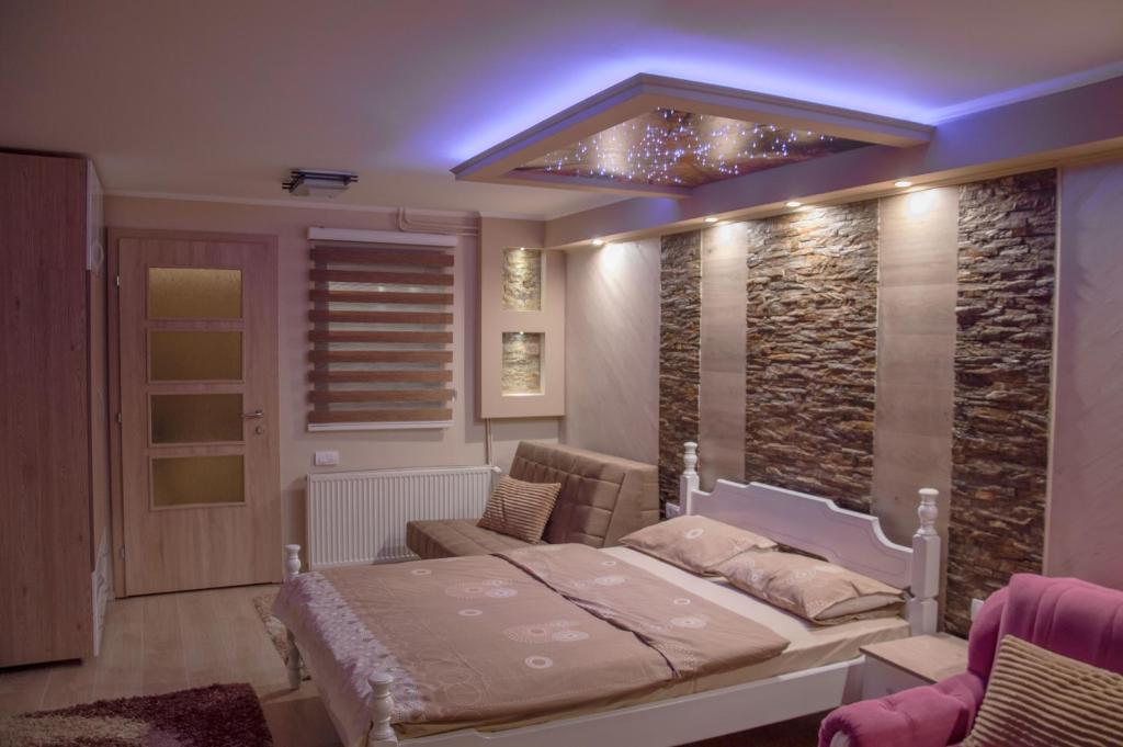 Un pat sau paturi într-o cameră la Apartments Josipovic