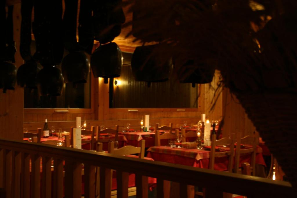 Restaurace v ubytování Hotel Les Lans