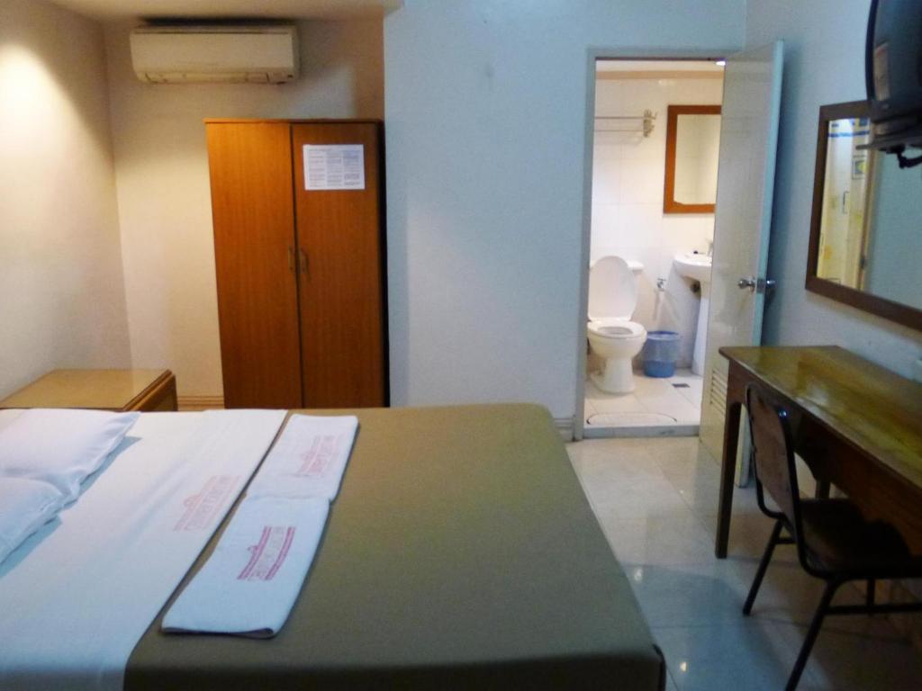 Postel nebo postele na pokoji v ubytování Cebuview Tourist Inn