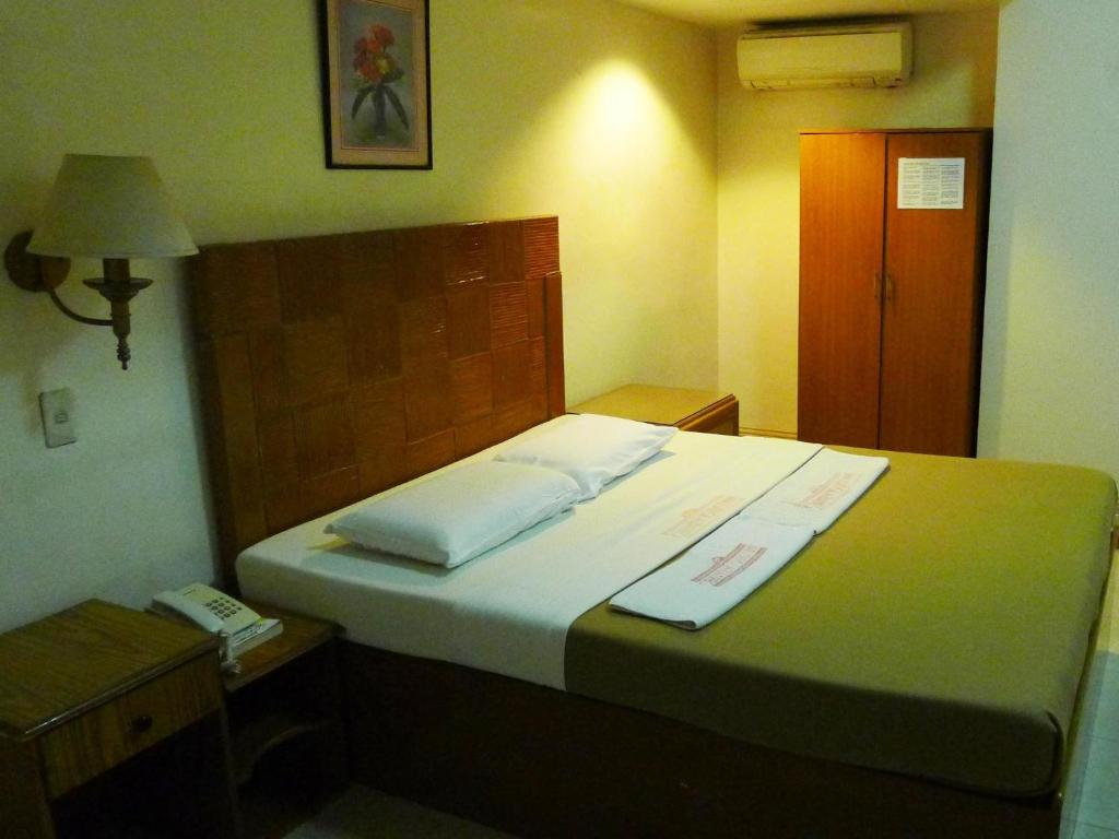 Postel nebo postele na pokoji v ubytování Cebuview Tourist Inn