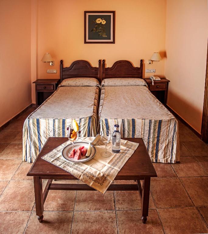 Łóżko lub łóżka w pokoju w obiekcie Albenzaire Hotel Asador