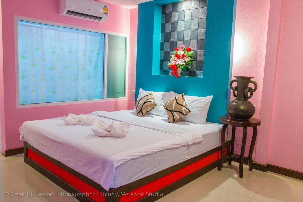 Postel nebo postele na pokoji v ubytování Great Hill Resort
