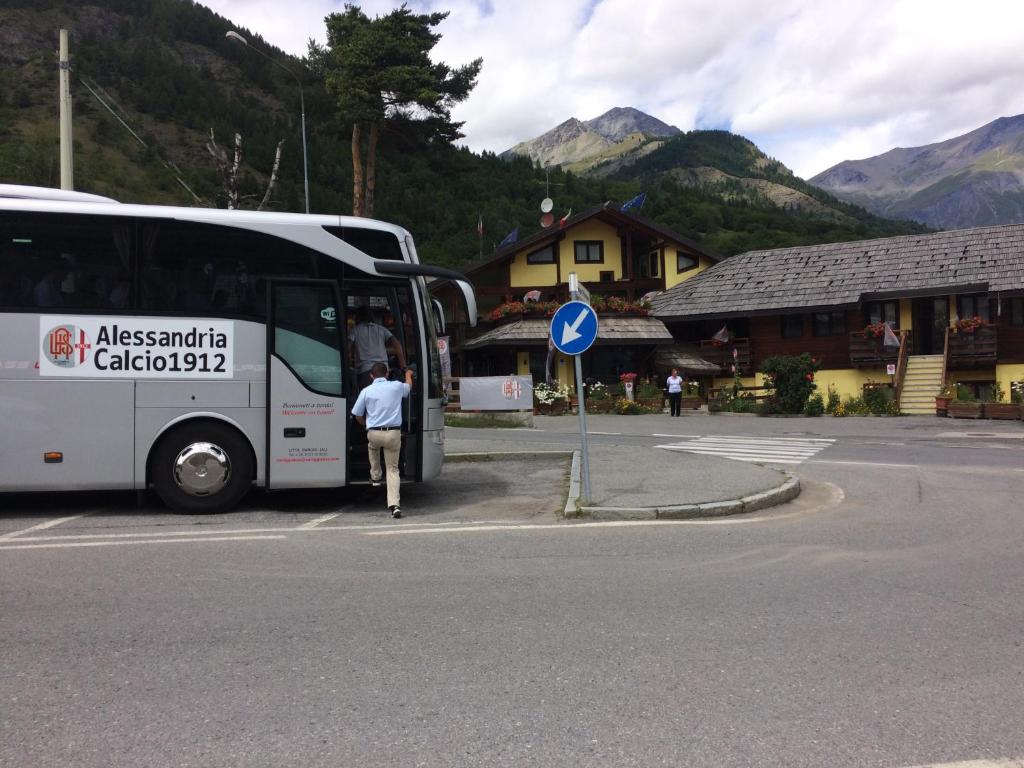 Nespecifikovaný výhled na hory nebo výhled na hory při pohledu z hotelu
