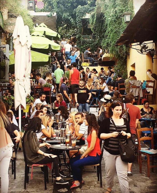 Hostia v ubytovaní Athens Avaton Suites