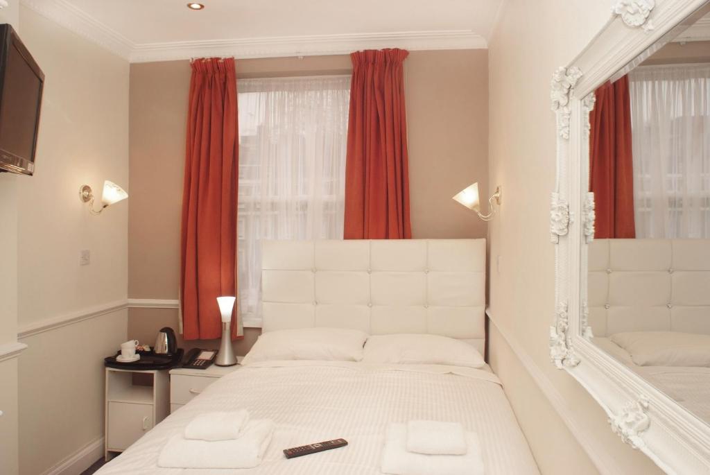 Gallery image of Classic Hyde Park Hotel in London