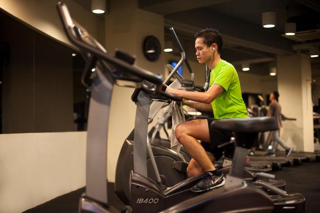 Fitness centrum a/nebo fitness zařízení v ubytování Borneo Royale Hotel