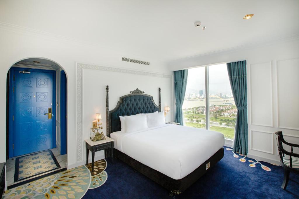 Phòng Deluxe Có Giường Cỡ King Với Ban Công Lớn Và Tầm Nhìn Ra Sông