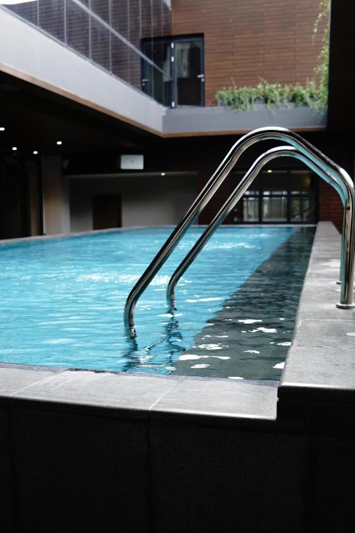 Bazén v ubytování ARTOTEL Yogyakarta nebo v jeho okolí