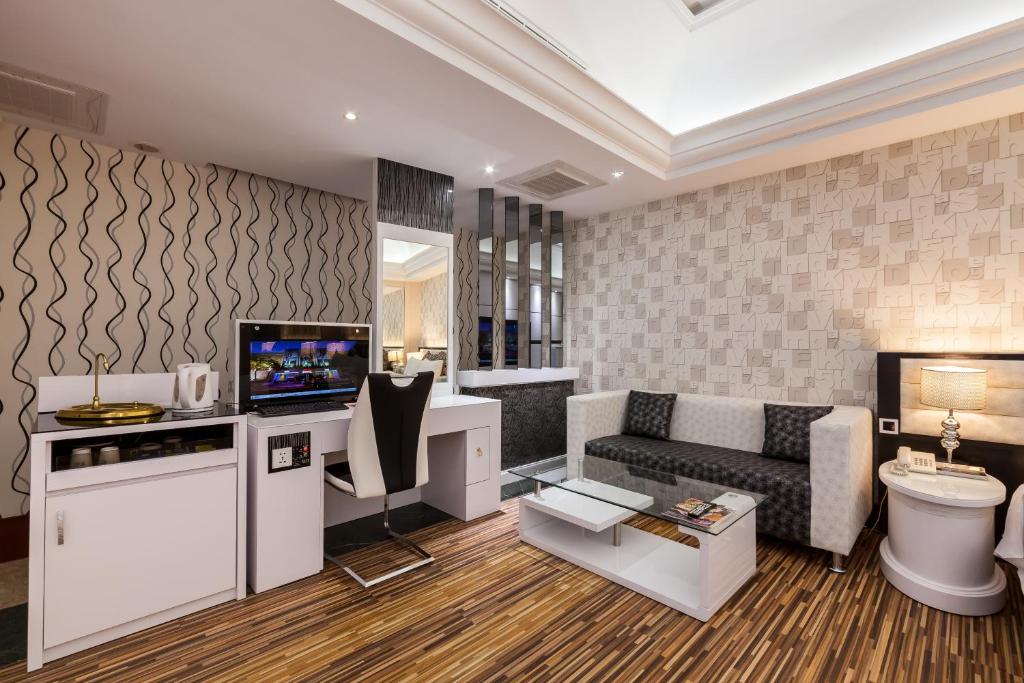 TV a/nebo společenská místnost v ubytování Soho Motel
