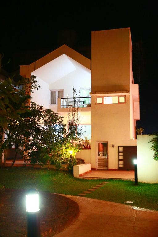 a house at night with a light in the yard at Villa Samaara14 Candolim Beach 500mts in Candolim